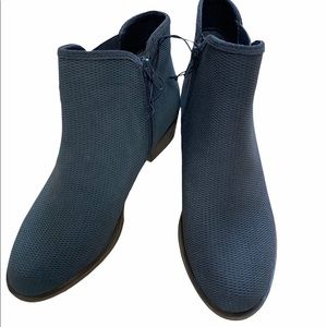 Kensie Gerona Everyday Fall Perforated Suede Gray Bootie SIZE 7